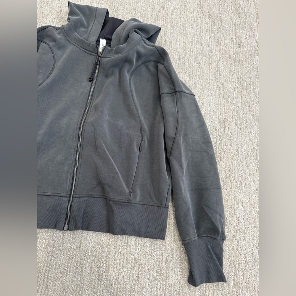 Lululemon zip up size 8 - Picture 3 of 5